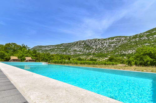 Foto 33 - Casa con 4 camere da letto a Zagvozd con piscina privata e terrazza