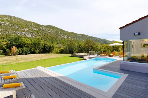 Foto 26 - Casa de 4 quartos em Zagvozd com piscina privada e terraço