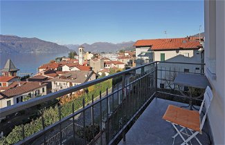 Foto 1 - Apartamento de 1 quarto em Porto Valtravaglia com vista para a montanha