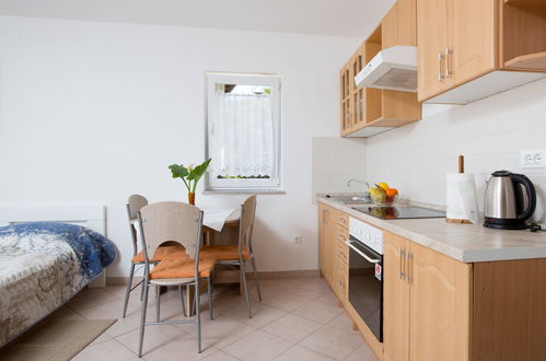 Foto 8 - Apartamento em Opatija com jardim e terraço