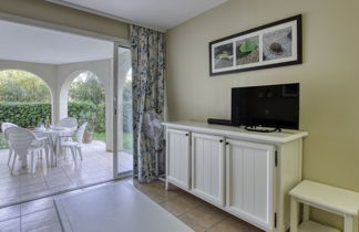 Photo 2 - 1 bedroom Apartment in Six-Fours-les-Plages with swimming pool and sea view