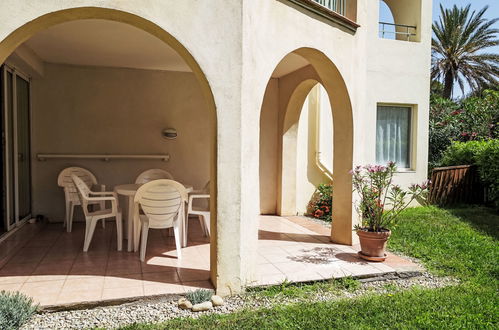 Photo 12 - 1 bedroom Apartment in Six-Fours-les-Plages with swimming pool and garden