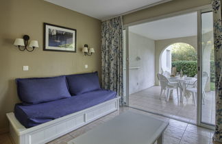 Foto 3 - Appartamento con 1 camera da letto a Six-Fours-les-Plages con piscina e giardino