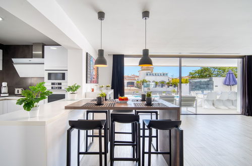 Photo 3 - 4 bedroom House in Castelló d'Empúries with private pool and garden