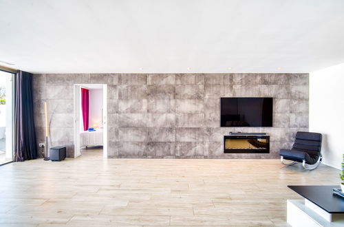 Photo 10 - 4 bedroom House in Castelló d'Empúries with private pool and garden