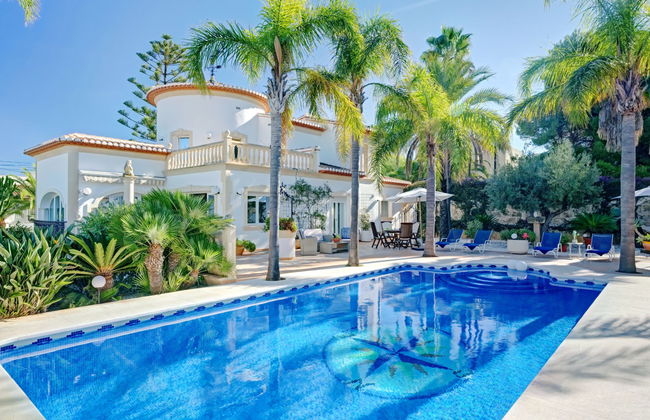 Casa de 5 quartos em Jávea com piscina privada e jardim - Foto 1