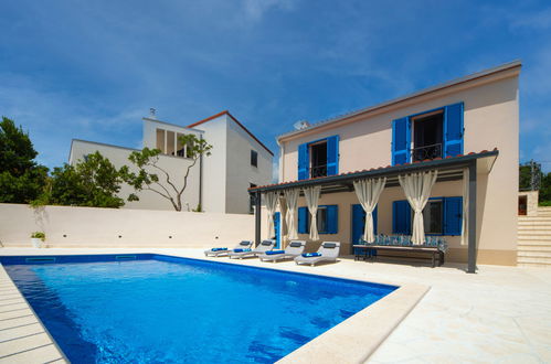 Photo 7 - Maison de 3 chambres à Crikvenica avec piscine privée et terrasse