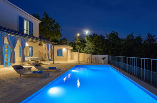 Foto 35 - Casa con 3 camere da letto a Crikvenica con piscina privata e terrazza