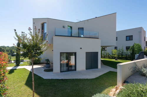 Photo 23 - Maison de 4 chambres à Tar-Vabriga avec piscine privée et terrasse