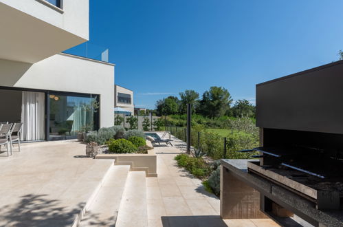 Foto 24 - Casa de 4 habitaciones en Tar-Vabriga con piscina privada y terraza