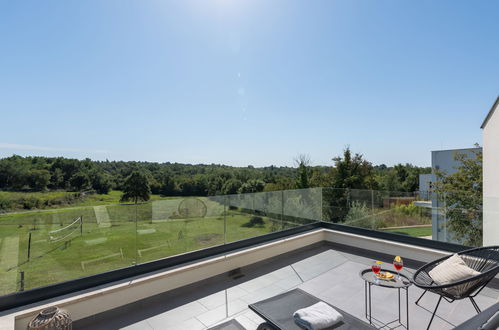 Photo 38 - Maison de 4 chambres à Tar-Vabriga avec piscine privée et jardin