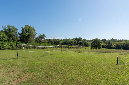 Photo 36 - Maison de 4 chambres à Tar-Vabriga avec piscine privée et jardin