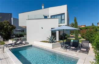 Photo 1 - Maison de 4 chambres à Tar-Vabriga avec piscine privée et terrasse
