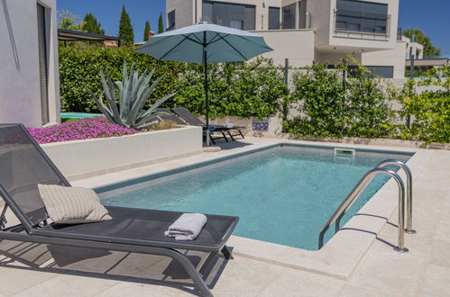 Photo 6 - Maison de 4 chambres à Tar-Vabriga avec piscine privée et jardin