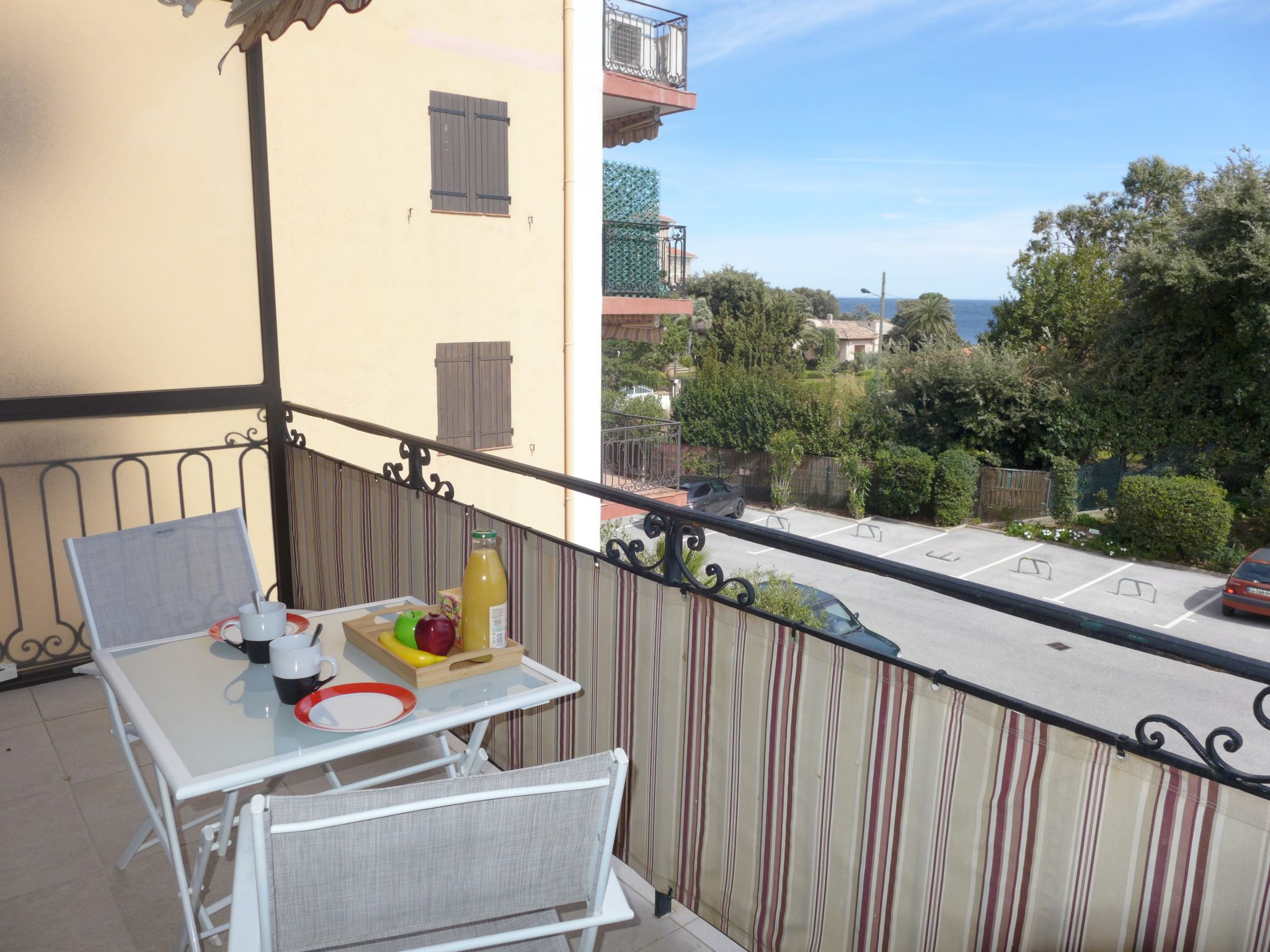Foto 15 - Apartamento de 1 habitación en Fréjus con vistas al mar