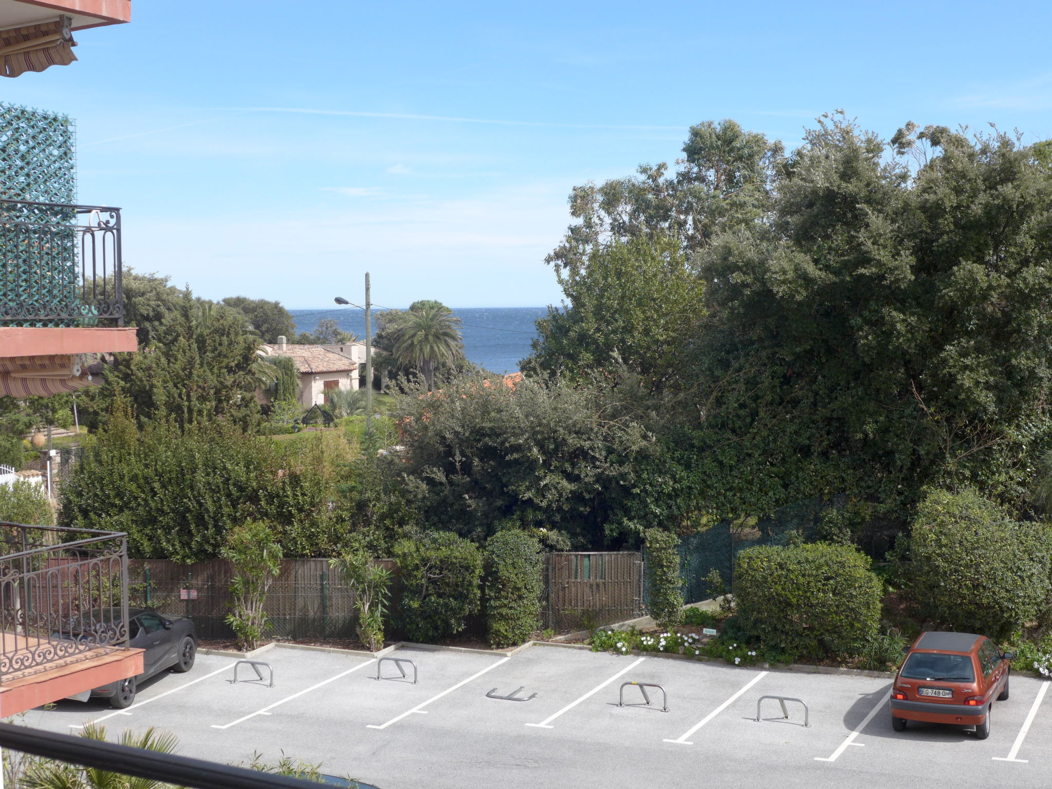 Foto 5 - Appartamento con 1 camera da letto a Fréjus con vista mare