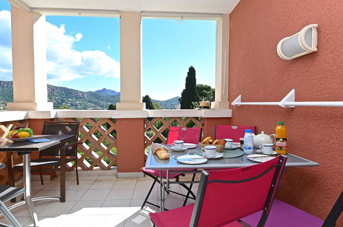 Photo 6 - 1 bedroom Apartment in Saint-Raphaël with swimming pool and garden