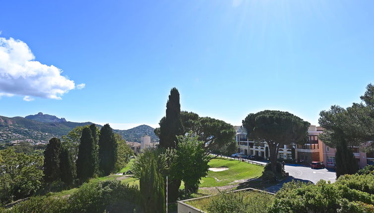 Foto 1 - Apartamento de 1 quarto em Saint-Raphaël com piscina e jardim