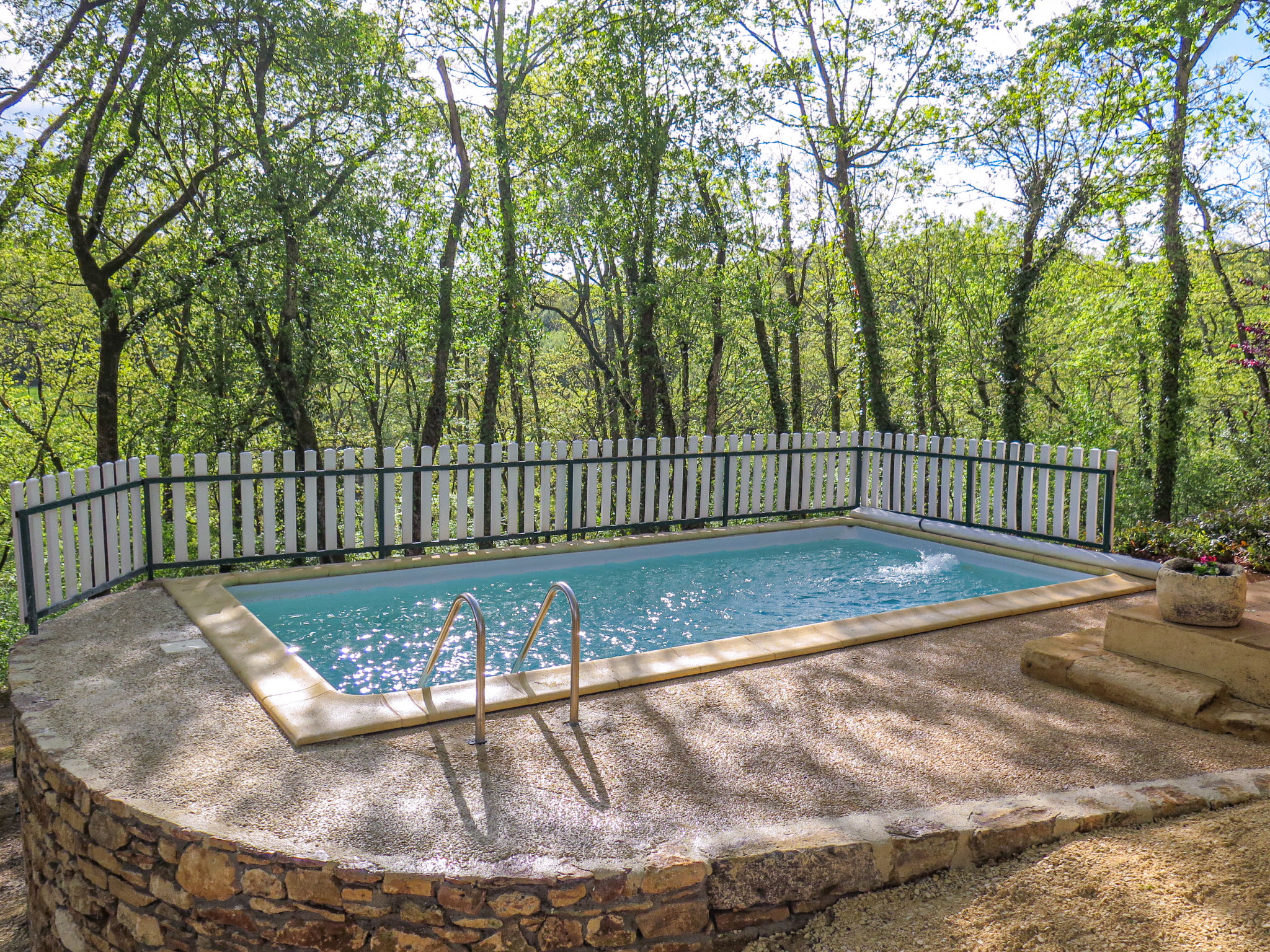 Photo 2 - Maison de 2 chambres à Blanquefort-sur-Briolance avec piscine privée et terrasse