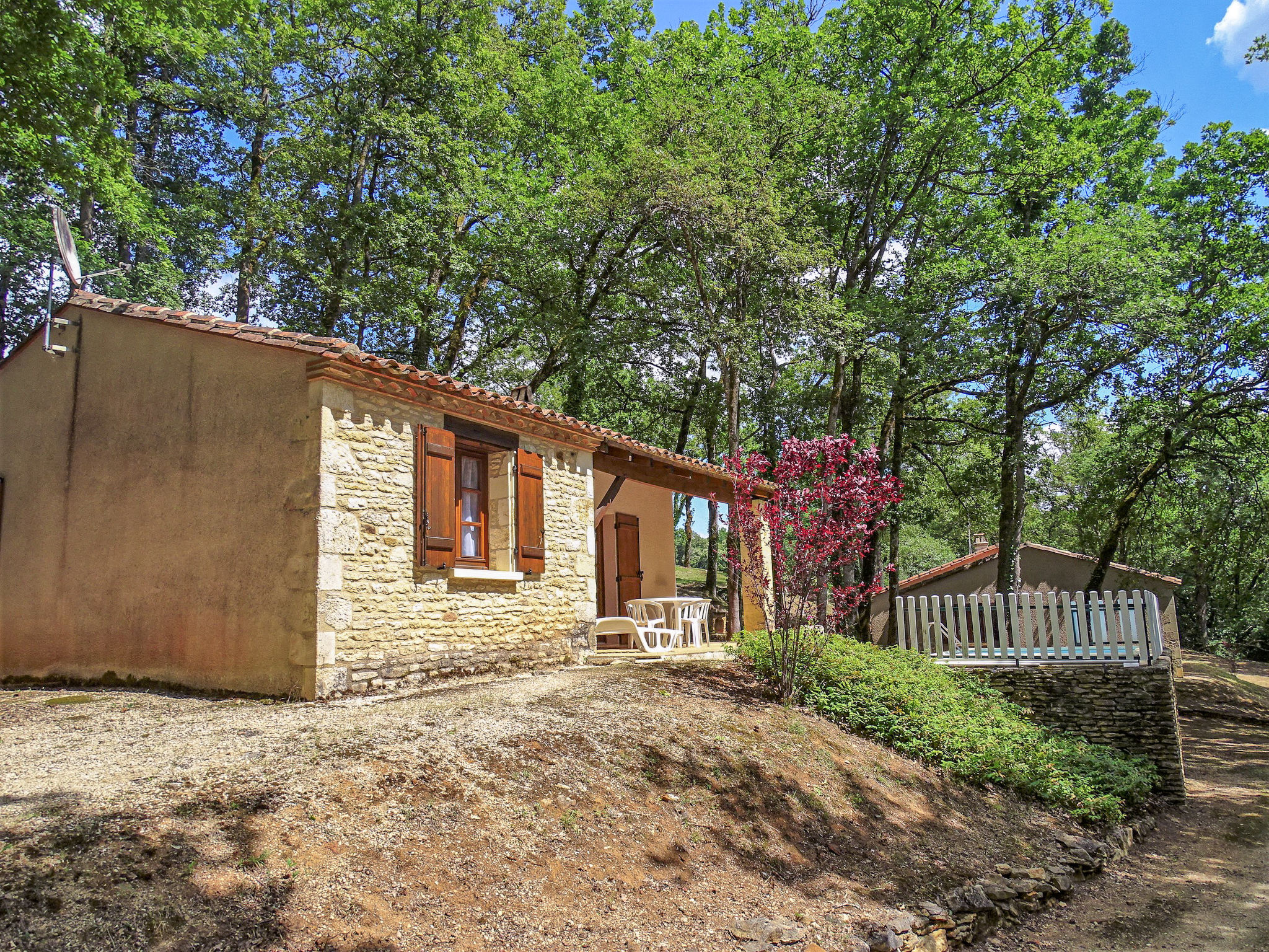 Photo 1 - Maison de 2 chambres à Blanquefort-sur-Briolance avec piscine privée et terrasse