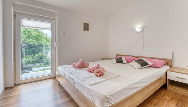 8 bedroom House in Dobrinj with private pool and terrace - Photo 4
