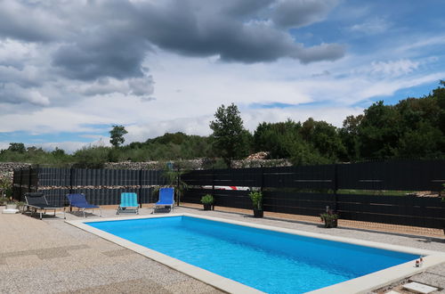 Photo 6 - Maison de 5 chambres à Dobrinj avec piscine privée et vues à la mer