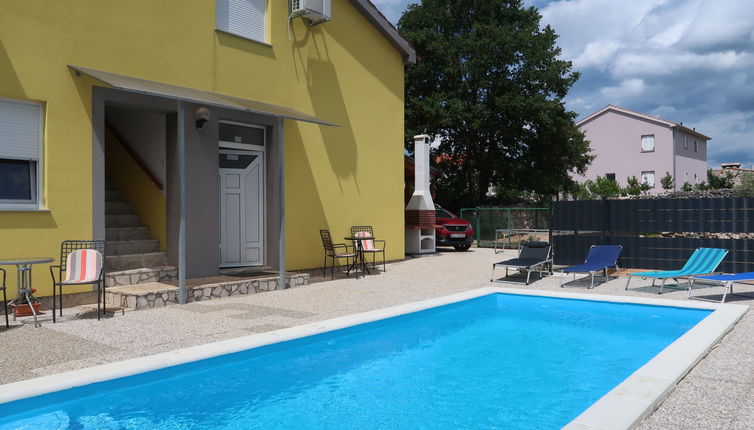 Photo 1 - Maison de 5 chambres à Dobrinj avec piscine privée et vues à la mer