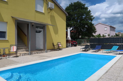 Photo 1 - Maison de 5 chambres à Dobrinj avec piscine privée et vues à la mer