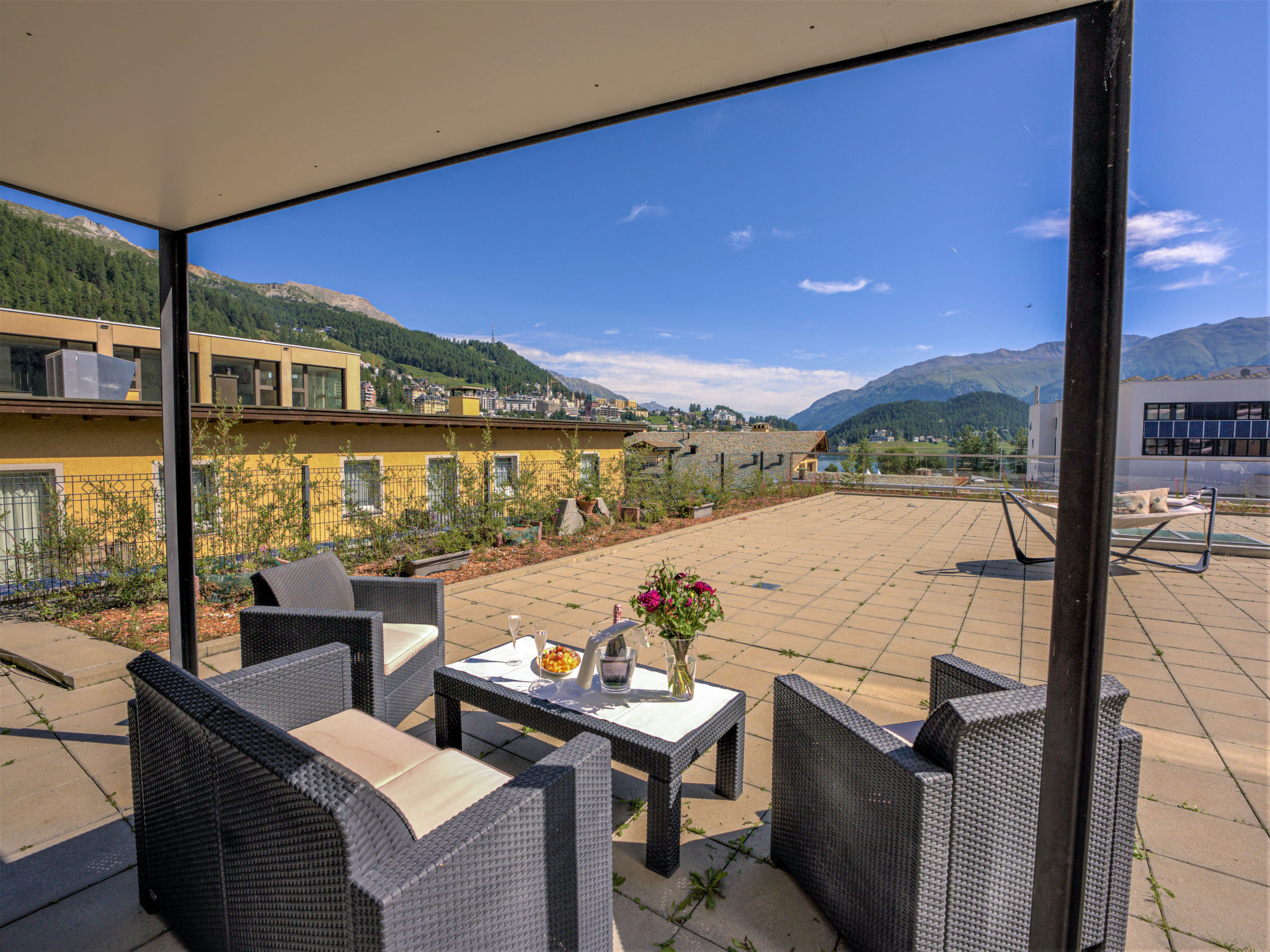 Foto 5 - Appartamento con 2 camere da letto a Sankt Moritz con terrazza