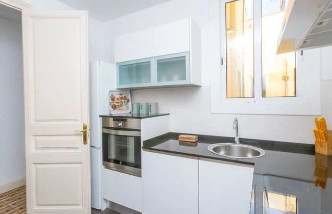 5 bedroom Apartment in Barcelona with garden - Photo 16