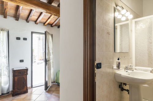 Foto 8 - Apartamento de 4 quartos em Poggibonsi com piscina