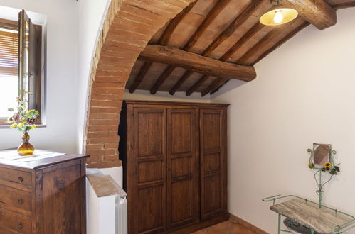 Photo 18 - 4 bedroom Apartment in Poggibonsi with swimming pool and garden