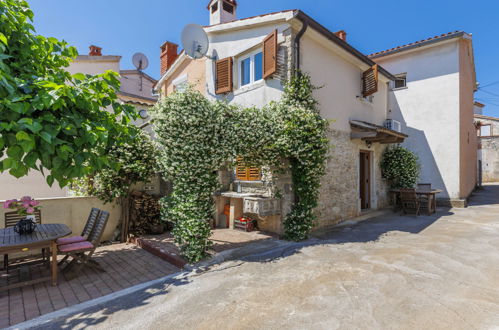 Foto 1 - Haus mit 1 Schlafzimmer in Kaštelir-Labinci mit schwimmbad und blick aufs meer