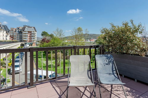 Foto 4 - Appartamento con 1 camera da letto a Cabourg con terrazza e vista mare