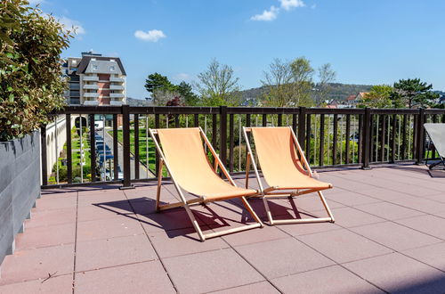 Foto 13 - Appartamento con 1 camera da letto a Cabourg con terrazza e vista mare