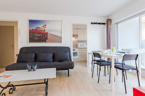 Foto 8 - Apartamento de 1 quarto em Cabourg com terraço e vistas do mar