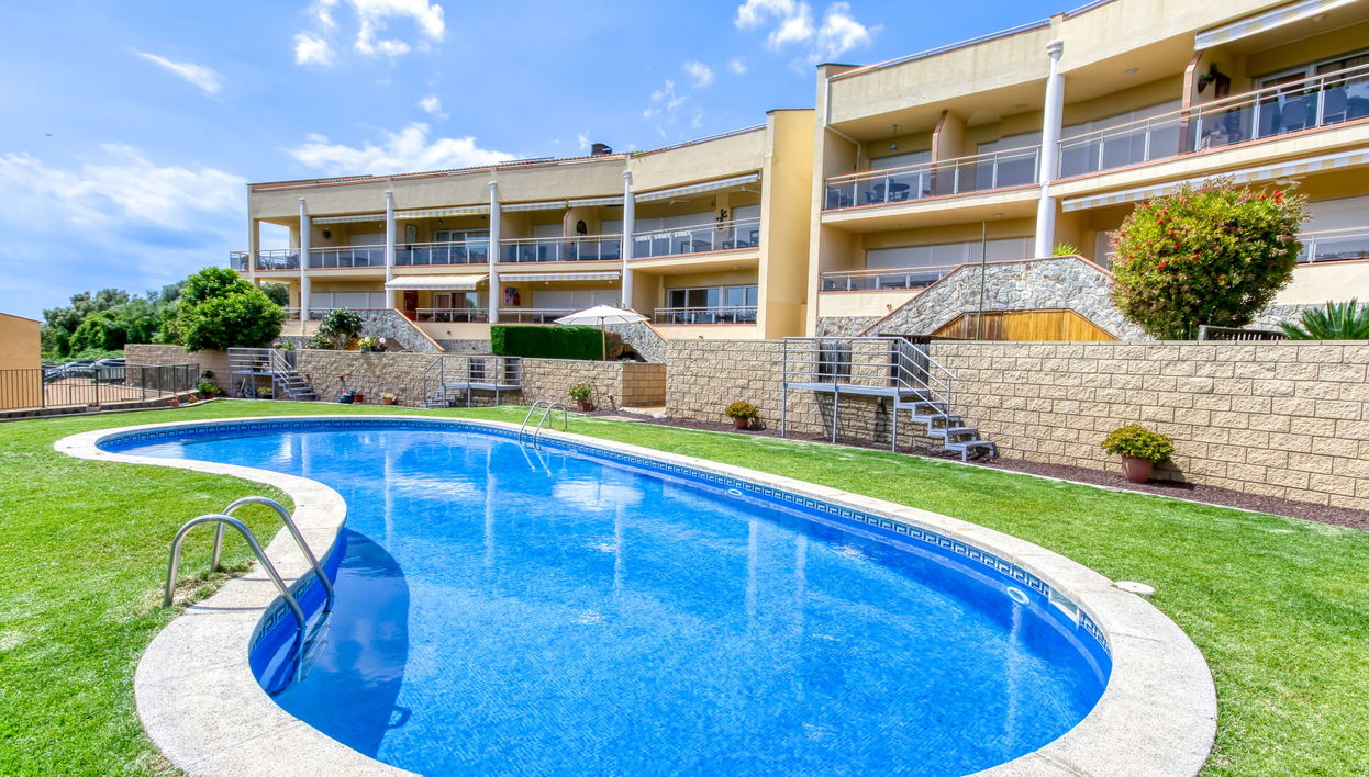 4 bedroom Apartment in Palau-saverdera with garden and terrace - Photo 1
