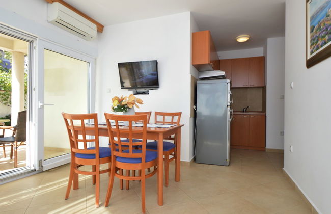 Apartamento de 2 quartos em Pirovac com jardim e terraço - Foto 6