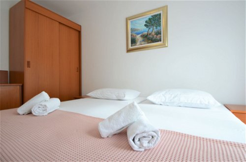 Foto 13 - Appartamento con 1 camera da letto a Pirovac con terrazza e vista mare