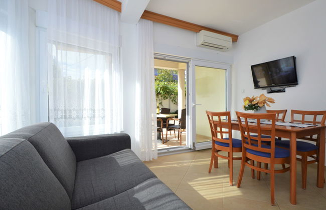 Apartamento de 2 quartos em Pirovac com jardim e terraço - Foto 5
