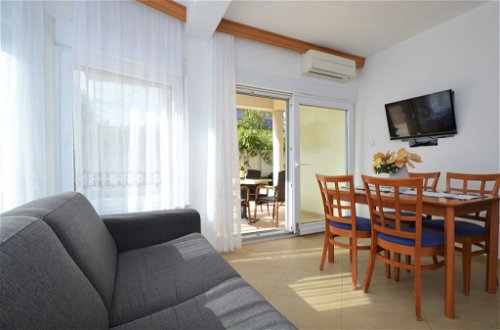 Foto 5 - Apartamento de 1 habitación en Pirovac con terraza y vistas al mar
