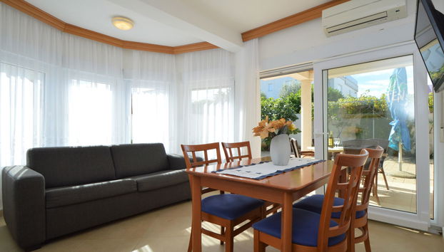 2 bedroom Apartment in Pirovac with garden and terrace - Photo 4