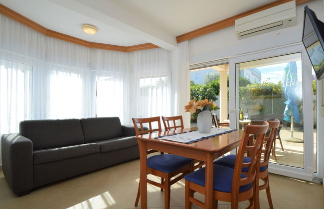 Apartamento de 2 quartos em Pirovac com jardim e terraço - Foto 4