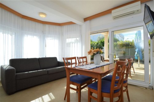 Photo 4 - 1 bedroom Apartment in Pirovac with terrace and sea view