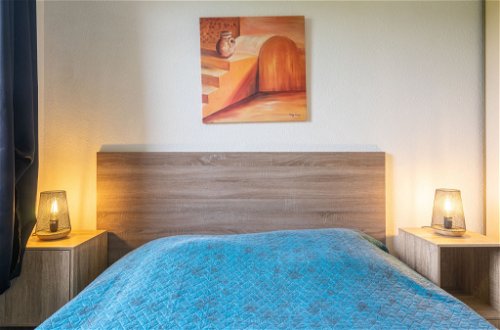 Foto 16 - Appartamento con 1 camera da letto a Vaux-sur-Mer con giardino e vista mare