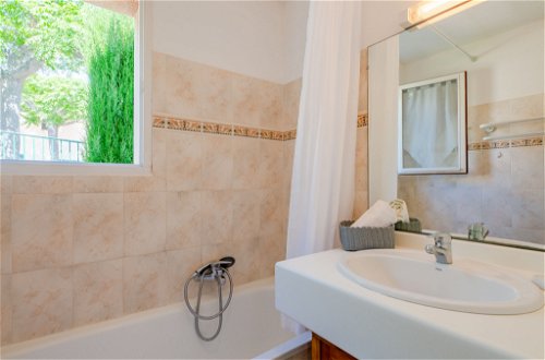 Foto 12 - Apartamento de 1 habitación en Roquebrune-sur-Argens con piscina privada y vistas al mar