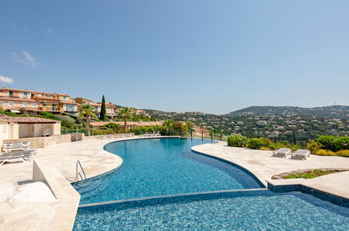 Foto 16 - Apartamento de 1 habitación en Roquebrune-sur-Argens con piscina privada y vistas al mar