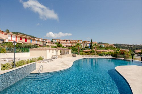 Foto 2 - Apartamento de 1 quarto em Roquebrune-sur-Argens com piscina privada e vistas do mar