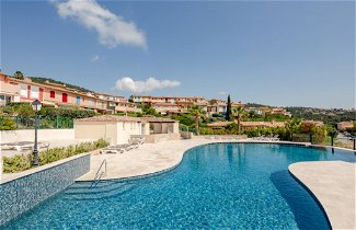 Foto 2 - Apartamento de 1 habitación en Roquebrune-sur-Argens con piscina privada y vistas al mar