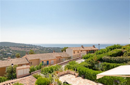 Foto 15 - Apartamento de 1 habitación en Roquebrune-sur-Argens con piscina privada y vistas al mar
